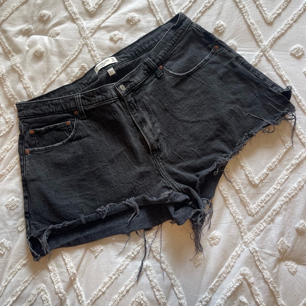 Abercrombie and Fitch the cutoff short high rise curve love
